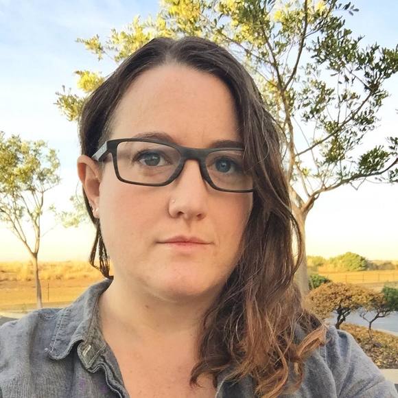 Meet your Posher, Carrie - Picture 3 of 3